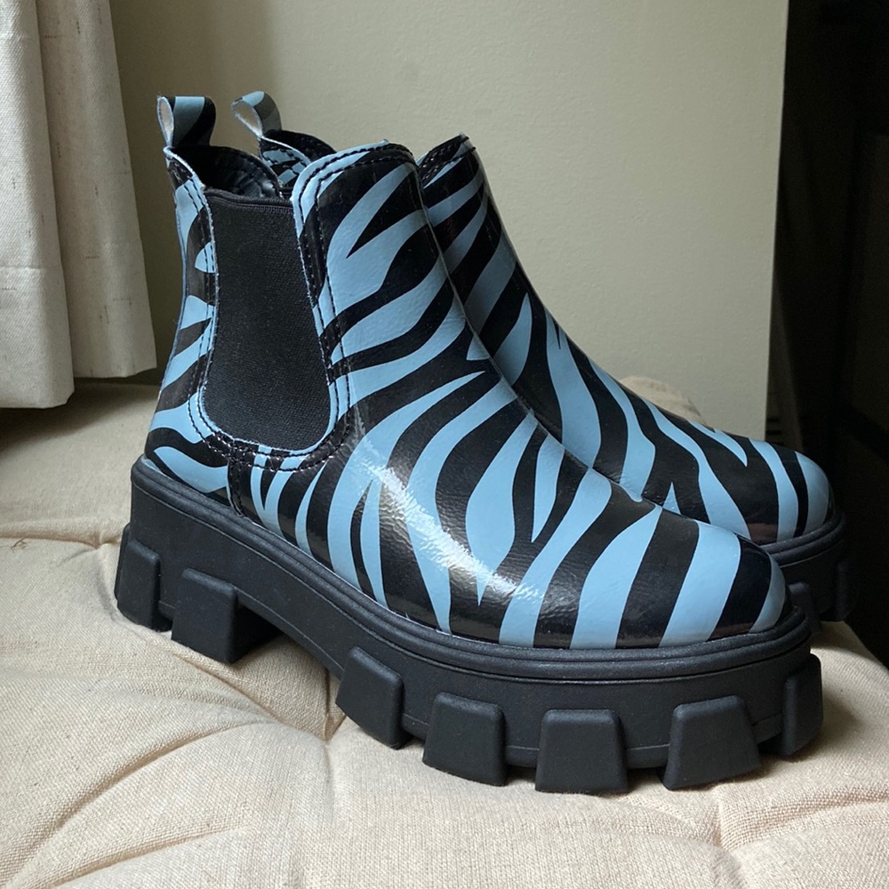 Size 8 blue and black zebra print combat boots